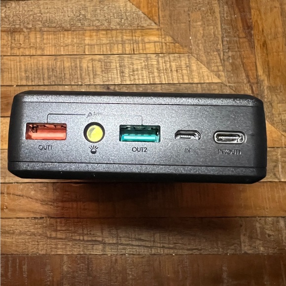 AUKEY battery pack - Picture 2 of 2